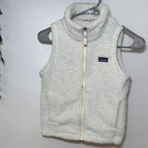 Patagonia Cream fleece Vest for kids size M 10